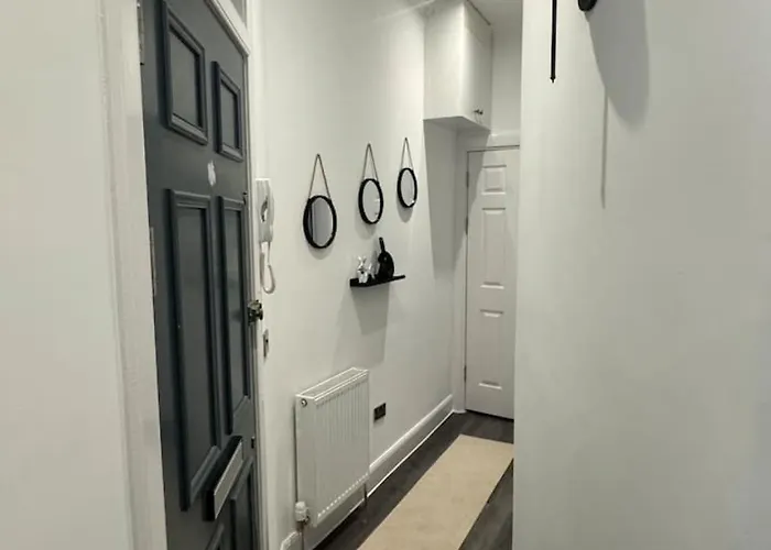 Modern In Leith Apartment Edinburgh