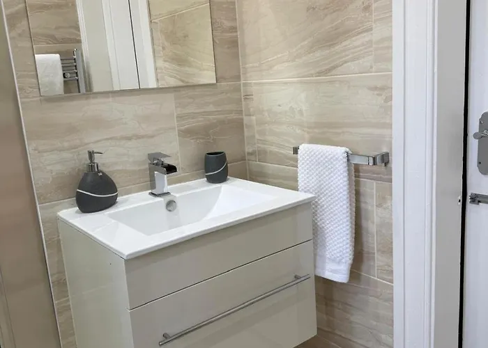 Stylish Leith Tram To Centre & Airport * Edinburgh