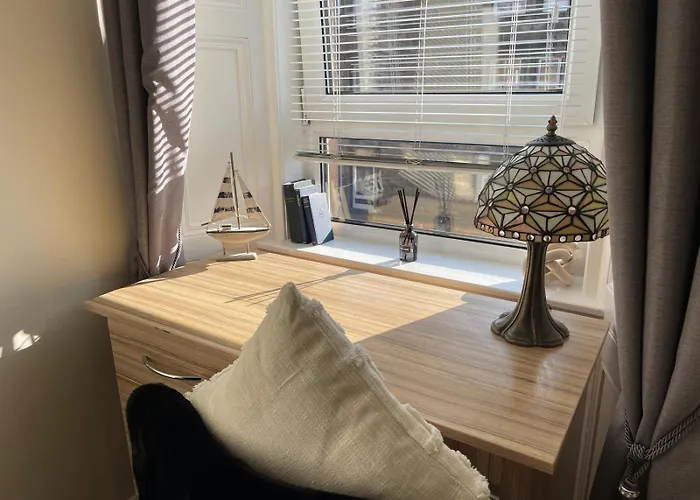 Stylish With Fast Wi-fi & Parking *