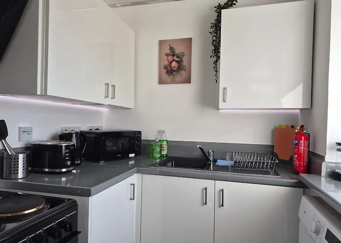 Bright 2 Bedroom Apartment, Close To Uni, Free Parking, Fast Wi-fi Apartment *