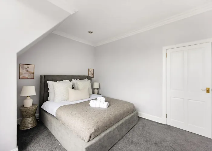 Bnbnova - 2br - West End - Near Castle