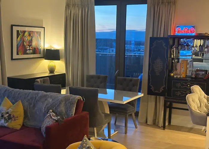 Stunning And Three Bedroom Penthouse With Roof Terrace Apartment