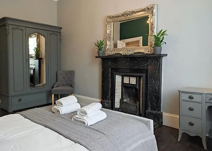 Beautiful Georgian New Town 2 Bed *