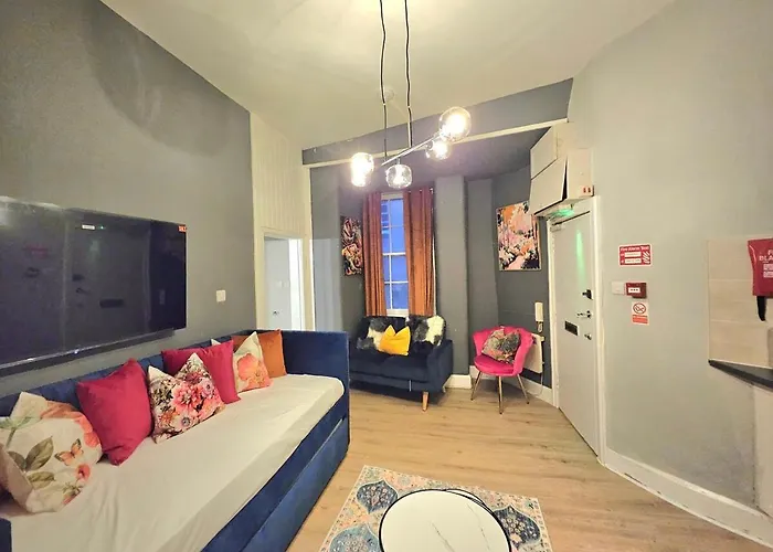 Beautiful 1 Bed Apmt- Stylish And Apartment