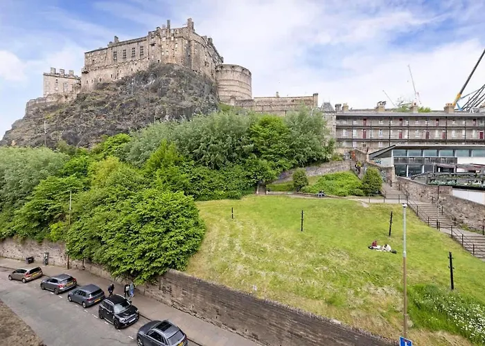 1 Bed In The Heart Of Grassmarket With Castle Views Edimburgo