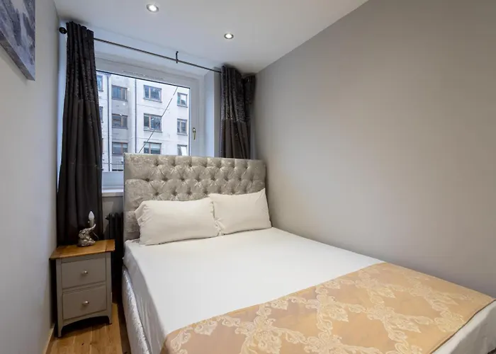 Apartment Elegant Stockbridge 3 Bdrm On The Canal