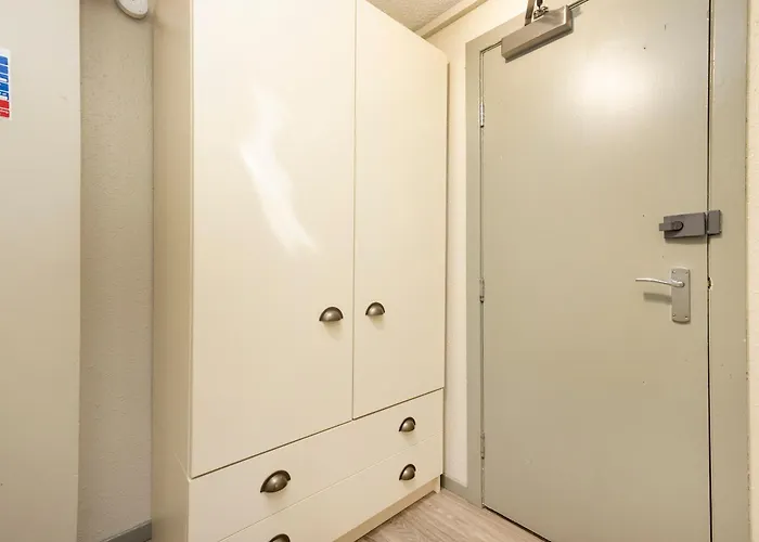 Meadow Court Apartment *