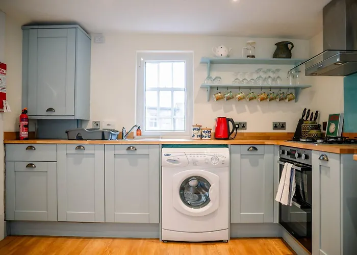 1 Bedroom In Historic Georgian Townhouse Apartment
