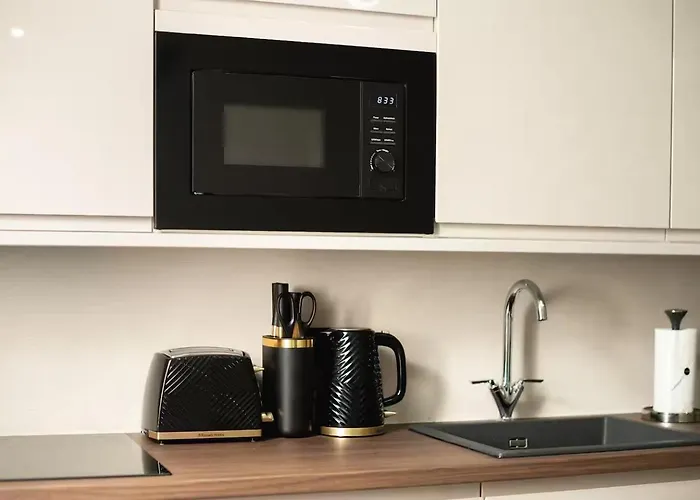 - Sleeps 2 - Royal Mile Close