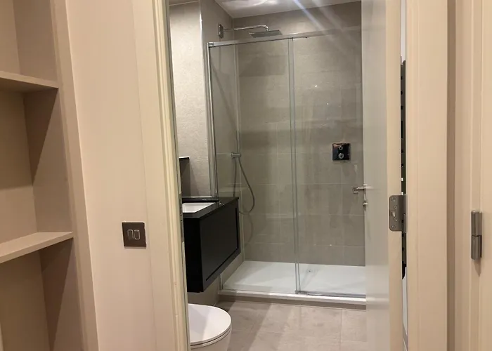 Stunning And Three Bedroom Penthouse With Roof Terrace Edinburgh