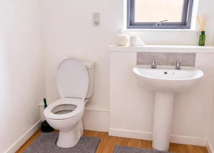 Anna Flat-spacious 2 Bed Flat With Free Parking And Quite Area * Edinburgh