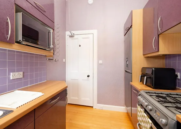 Stylish Southside Flat Near Old Town Apartment