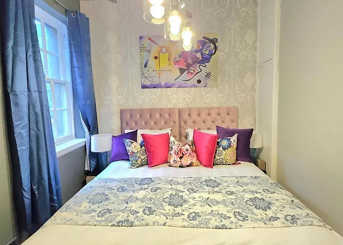 Beautiful 1 Bed Apmt- Stylish And Apartment *