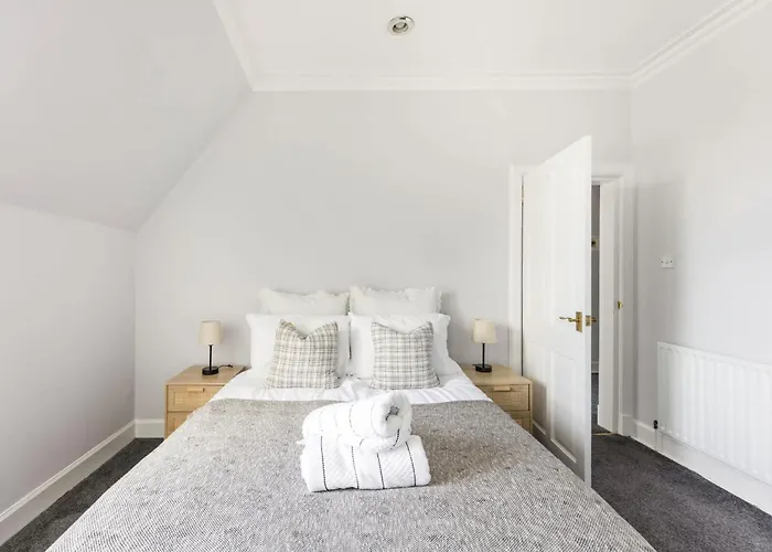 Bnbnova - 2br - West End - Near Castle Apartment *