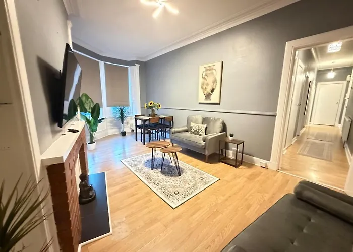 2 Bedroom Flat Near Centre * Edinburgh