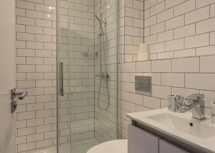 Old Town Modern Retreat - Near The Castle *