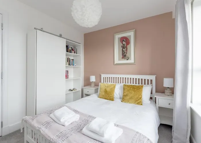 The Britannia Abode * Edinburgh