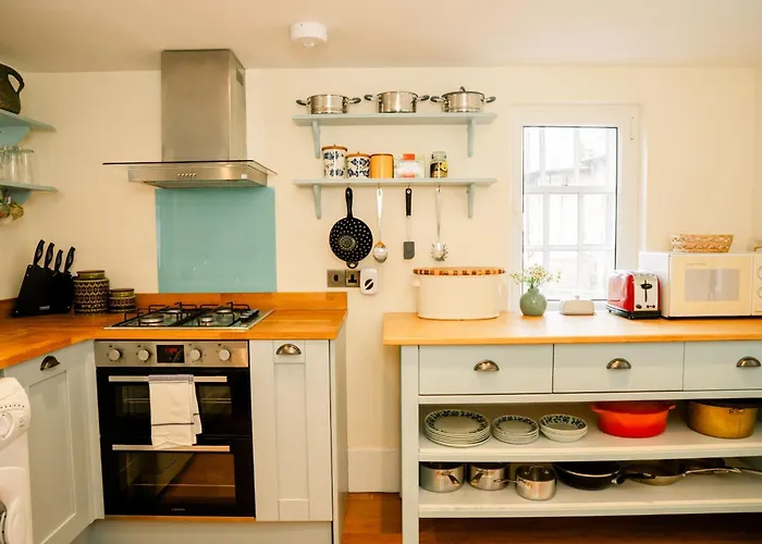 Apartment 1 Bedroom In Historic Georgian Townhouse