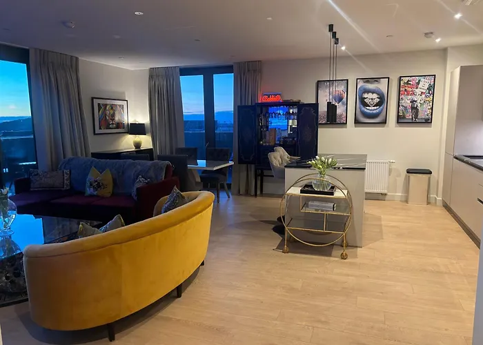 Stunning And Three Bedroom Penthouse With Roof Terrace Edinburgh