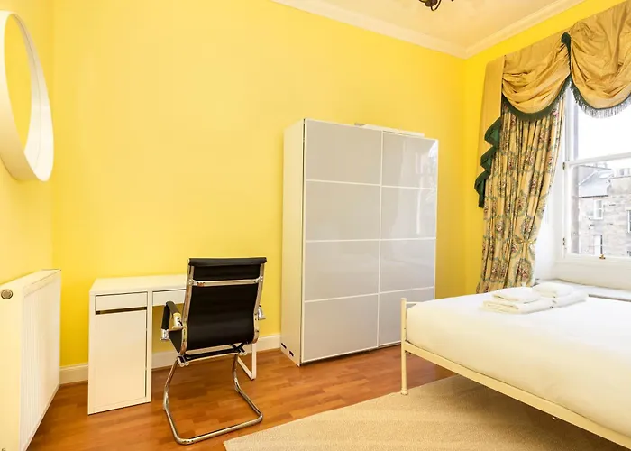 Apartment Stylish Southside Flat Near Old Town