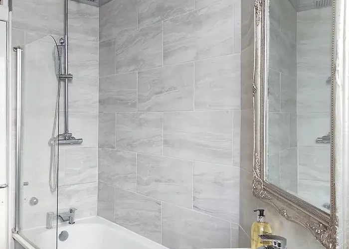 Apartment Beautiful Georgian New Town 2 Bed *