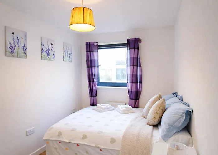 Anna Flat-spacious 2 Bed Flat With Free Parking And Quite Area * Edinburgh