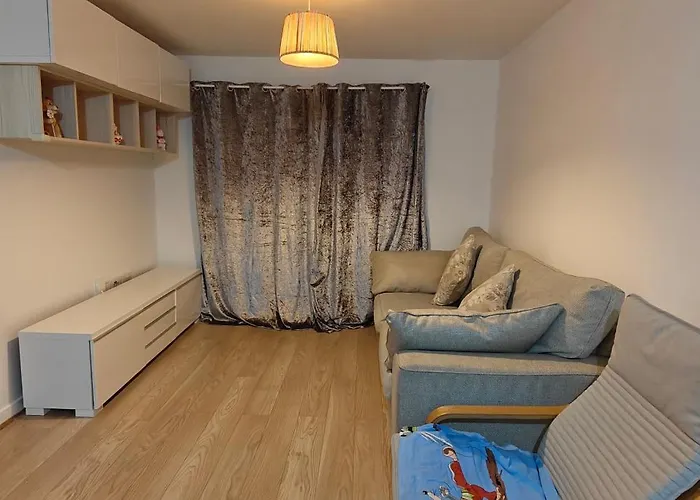 Anna Flat-spacious 2 Bed Flat With Free Parking And Quite Area Apartment