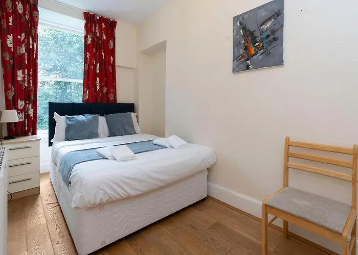 Gardners Crescent Apartment *