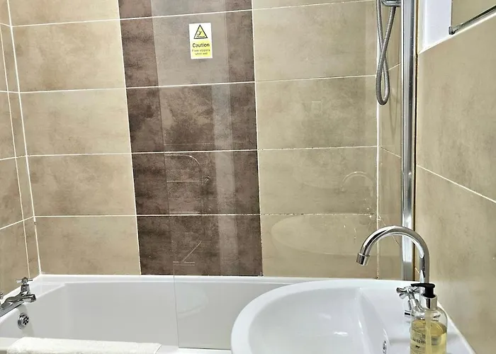 Apartment Beautiful 1 Bed Apmt- Stylish And *