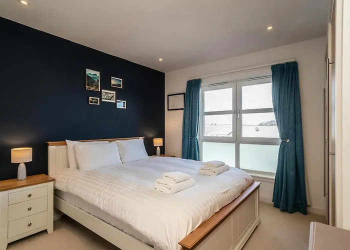 Apartment Bright Floor Haven Modern 2br In - Pass The Keys Edinburgh