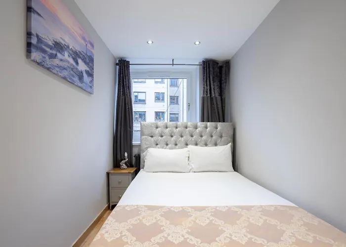 Apartment Elegant Stockbridge 3 Bdrm On The Canal *