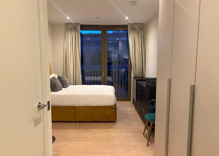 Stunning And Three Bedroom Penthouse With Roof Terrace Edinburgh