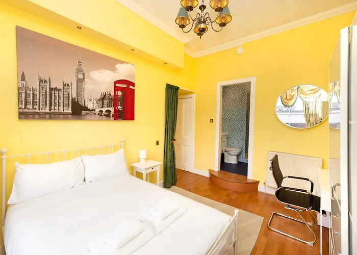 Stylish Southside Flat Near Old Town Edinburgh