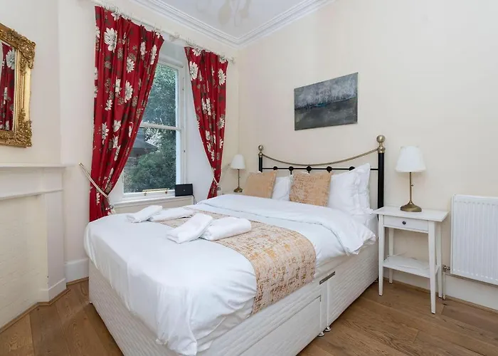 Gardners Crescent Apartment *