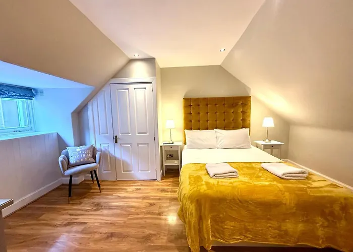 Historic Mews House 2br In Centre