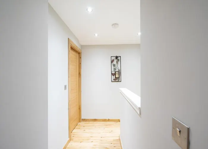 Apartment Elegant Stockbridge 3 Bdrm On The Canal *