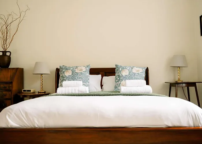 1 Bedroom In Historic Georgian Townhouse Apartment Edinburgh