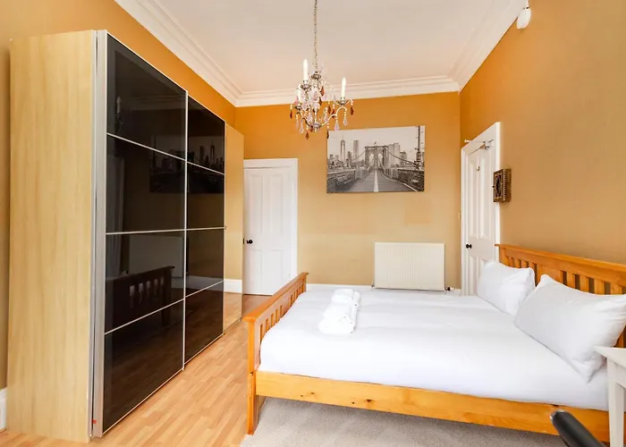 Apartment Stylish Southside Flat Near Old Town *