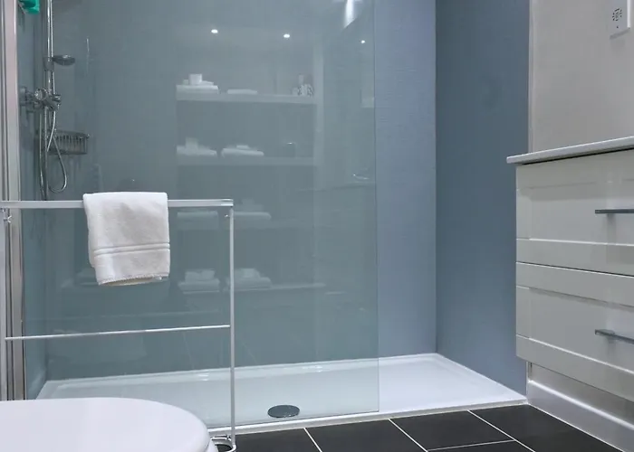 The Fetlock At Hill Square Apartment