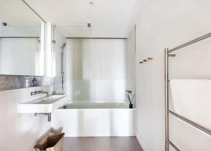 Bnbnova - Royal Mile & Castle - 3br 2ba Penthouse Apartment