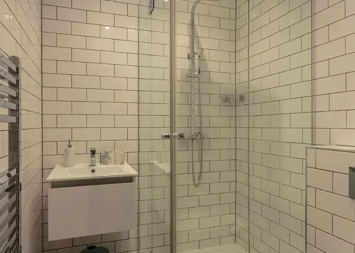 Old Town Modern Retreat - Near The Castle *