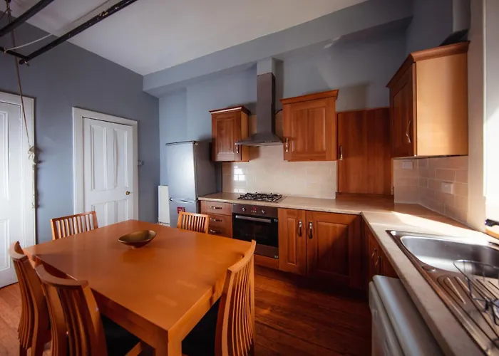 Apartamento 4 Bdrm Cosy By The Meadows *
