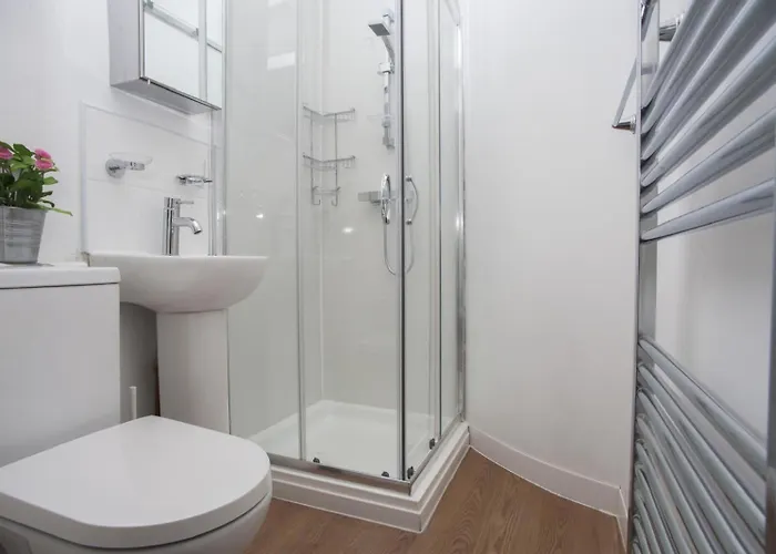 Lovely 3 Bdrm By Meadows Apartment *