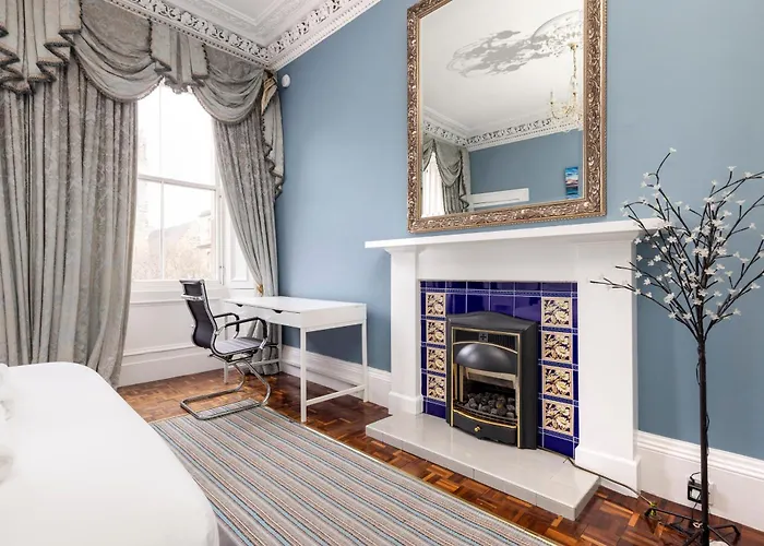 Stylish Southside Flat Near Old Town Edinburgh