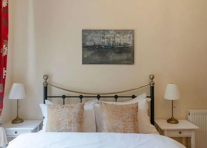 Gardners Crescent Apartment *