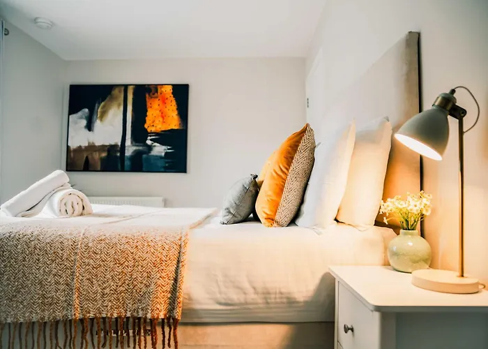 Modern 2 Bed With Parking *