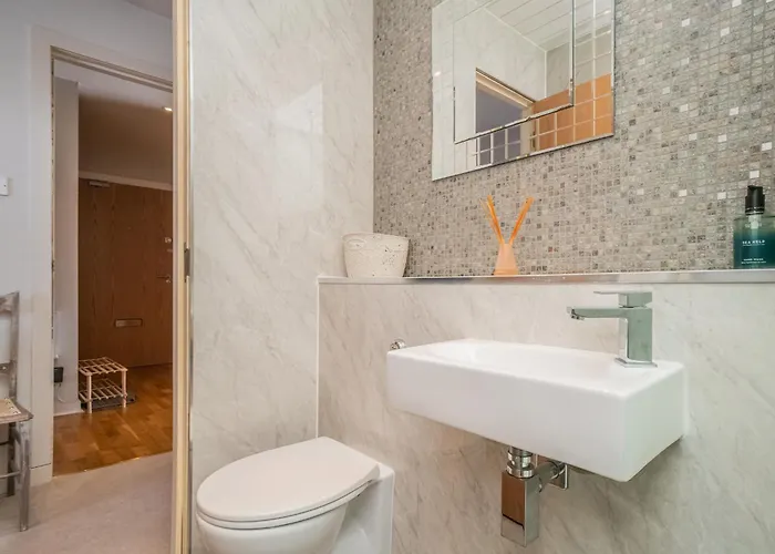 Apartment Bright Floor Haven Modern 2br In - Pass The Keys Edinburgh
