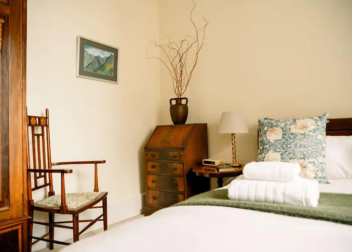 Apartment 1 Bedroom In Historic Georgian Townhouse