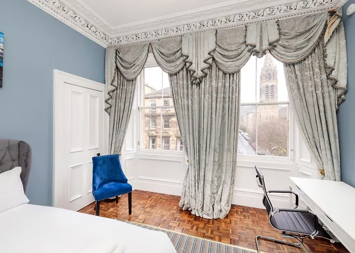 Stylish Southside Flat Near Old Town Edinburgh