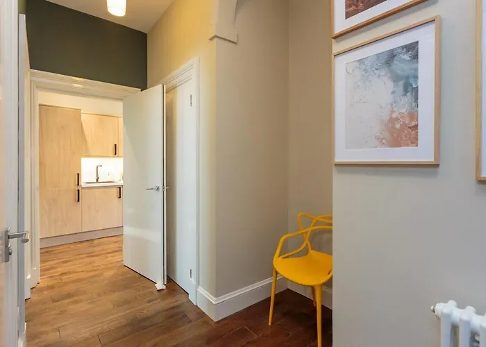 Apartment Old Town Modern Retreat - Near The Castle